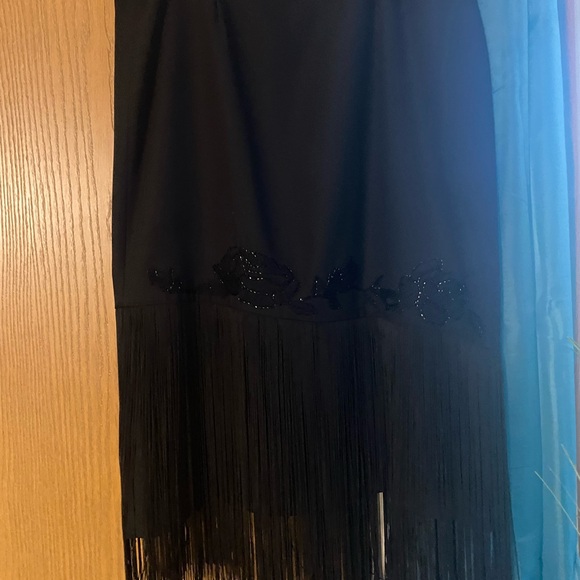 Moshita contour woman’s embleshed suit set - Picture 10 of 13